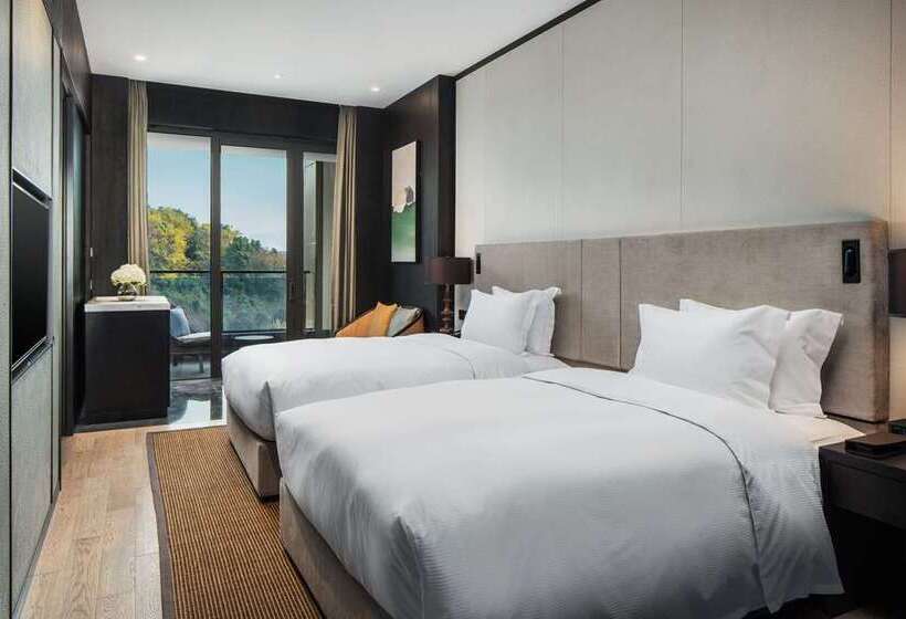 استراحتگاه Hilton Ningbo Dongqian Lake