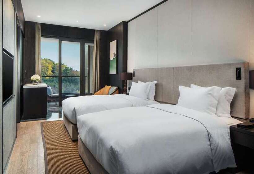استراحتگاه Hilton Ningbo Dongqian Lake