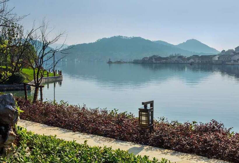 استراحتگاه Hilton Ningbo Dongqian Lake
