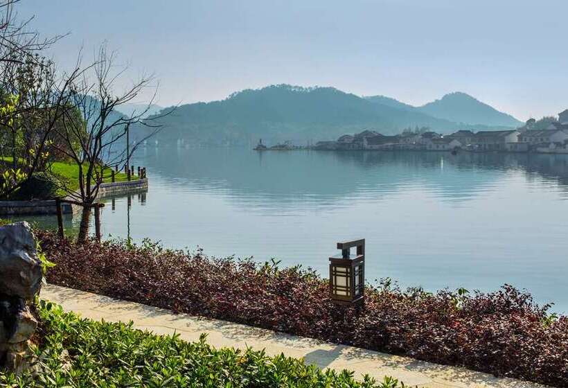 استراحتگاه Hilton Ningbo Dongqian Lake