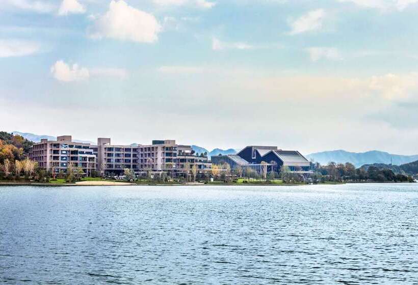 استراحتگاه Hilton Ningbo Dongqian Lake