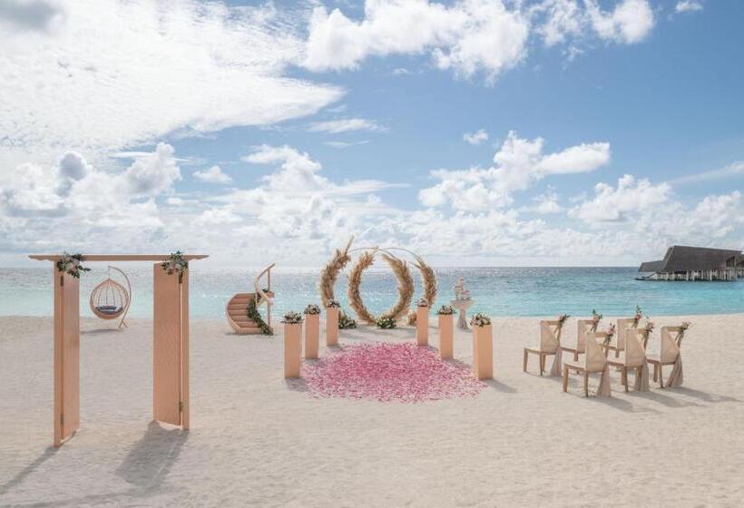 The St. Regis Maldives Vommuli Resort