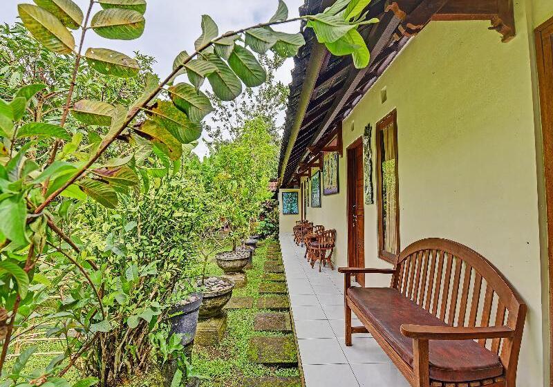 Отель Collection O 91479 Indah Home Stay