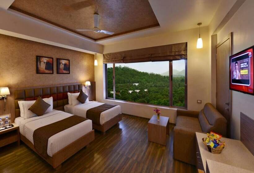 فندق Sarovar Portico Sasangir