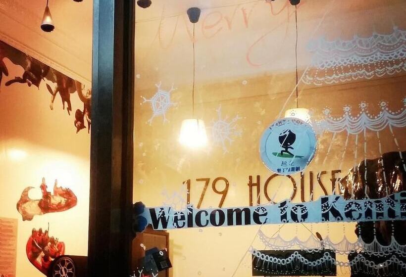 تختخواب و صبحانه 179 House