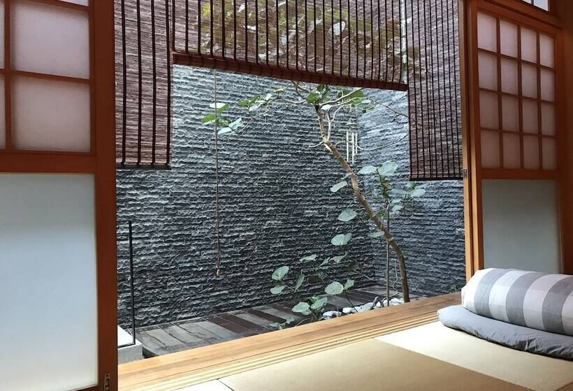 تختخواب و صبحانه 35 A Li Bnb