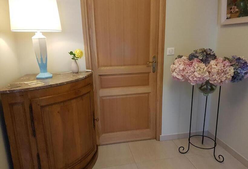 تختخواب و صبحانه Chambres D'hôtes La Villa Des Hortensias