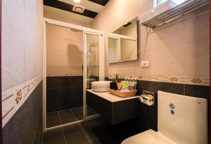 تختخواب و صبحانه Easy Home Stay