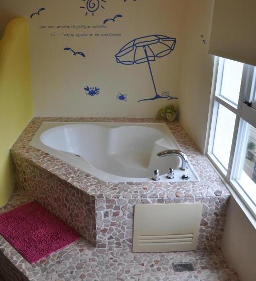 تختخواب و صبحانه Rock House