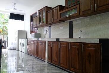 Coral Palm Villa And Apartment