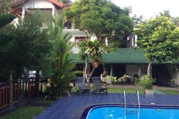 هتل Damith Guest House