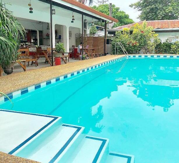 هتل Eve S Kiosk Dive Resort