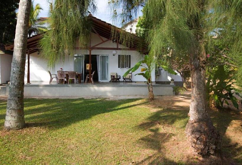 هتل Land's End Villa
