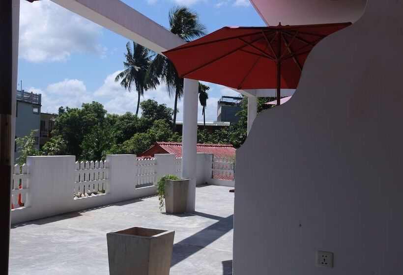 Отель Mirissa Beach Inn