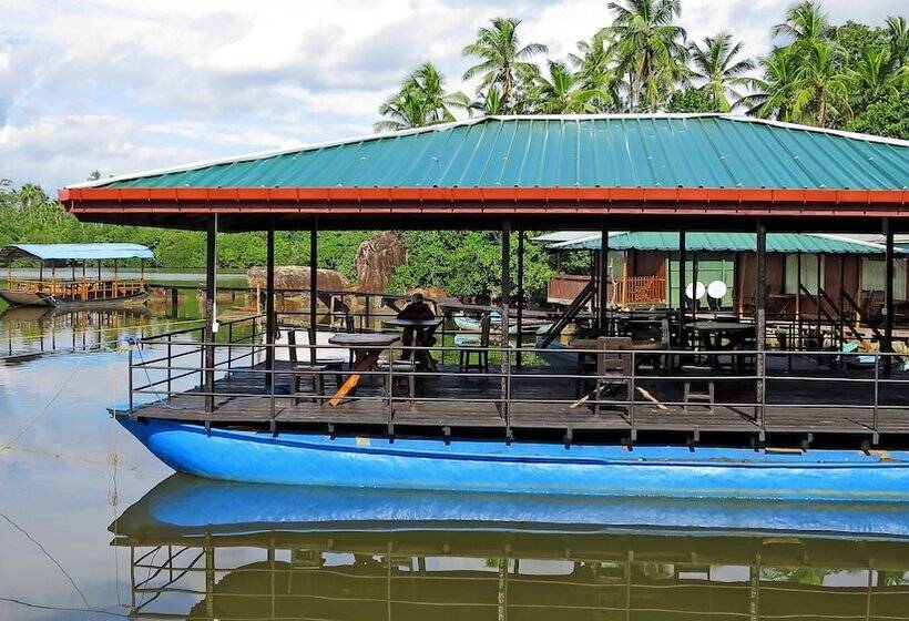هتل Shiny Lakeside Resort