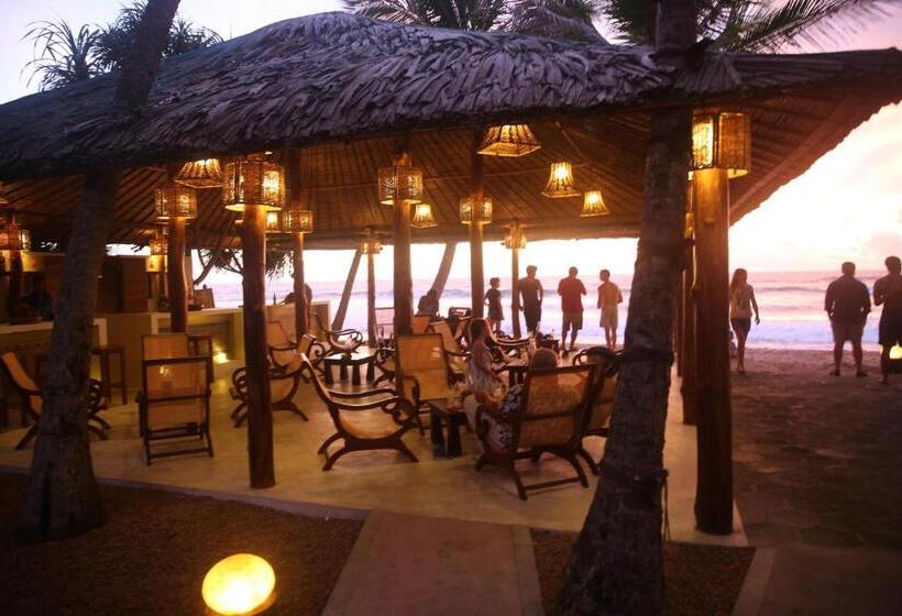 هتل Thejan Beach Cabanas