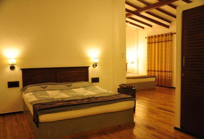 پانسیون Asantha Guest House