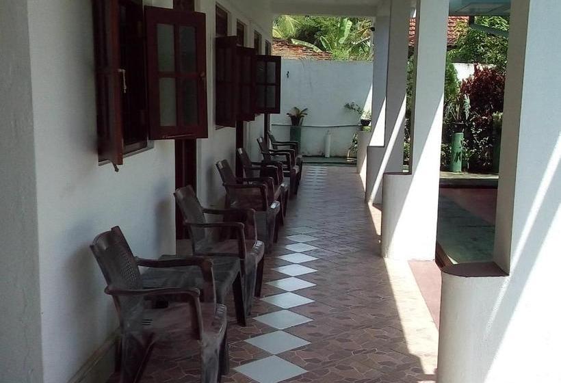 پانسیون Mirissa Golden Resort