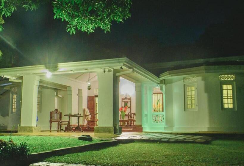 پانسیون Thalpe Walawwa Heritage Villa