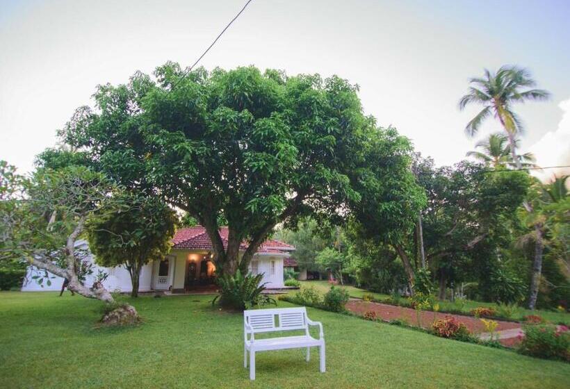 پانسیون Thalpe Walawwa Heritage Villa