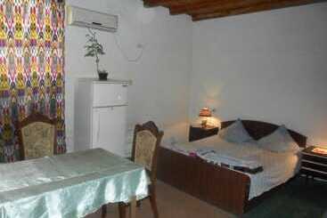 B&b Bahodir