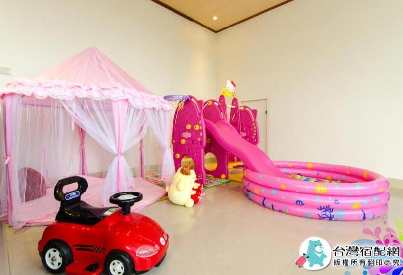 تختخواب و صبحانه Avica Homestay