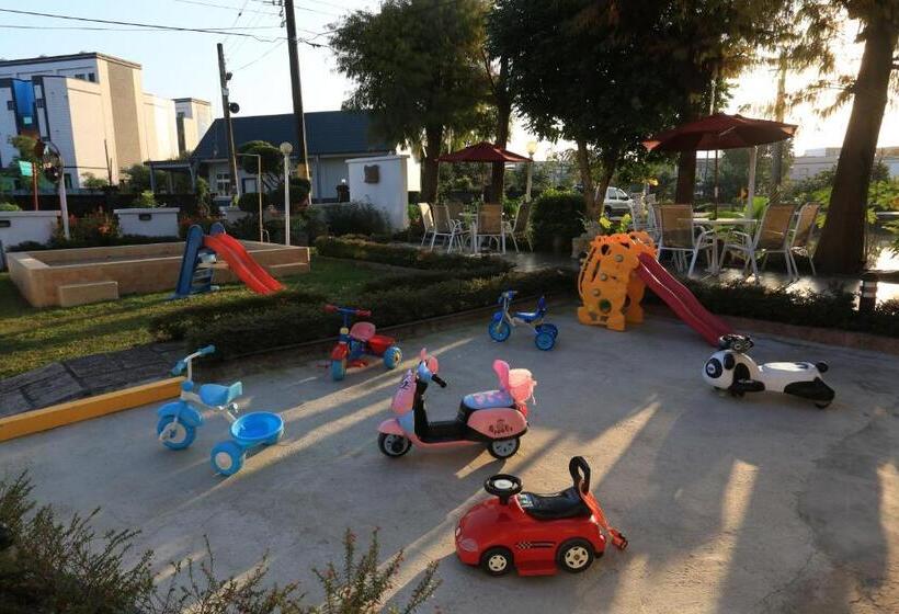 تختخواب و صبحانه Avica Homestay