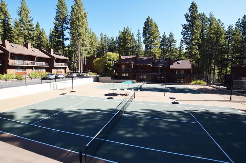 Отель Club Tahoe Resort