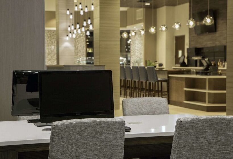 هتل Hilton Garden Inn Minneapolis University Area