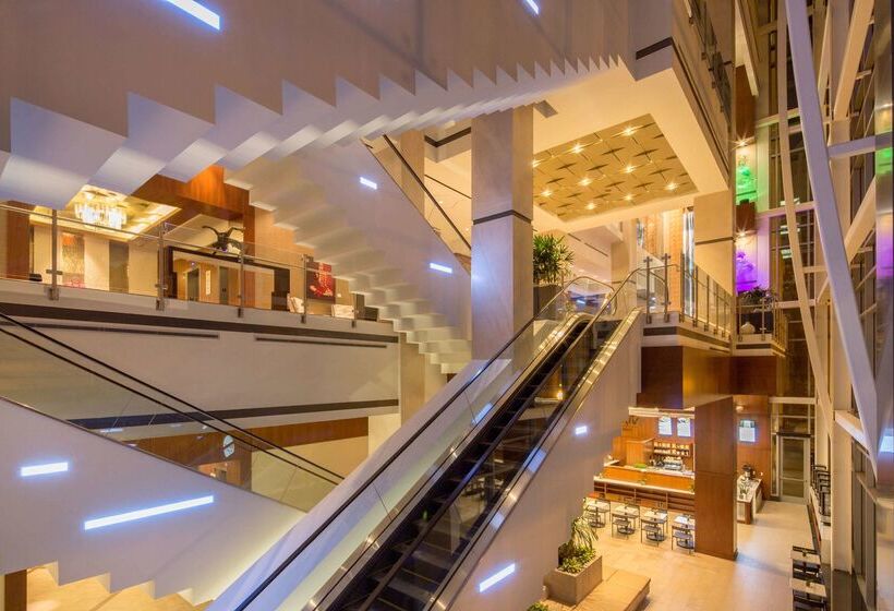 هتل Hilton Norfolk The Main