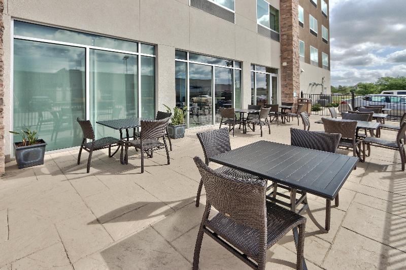 هتل Holiday Inn Express & Suites   Houston East   Beltway 8, An Ihg