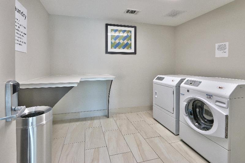 هتل Holiday Inn Express & Suites   Houston East   Beltway 8, An Ihg