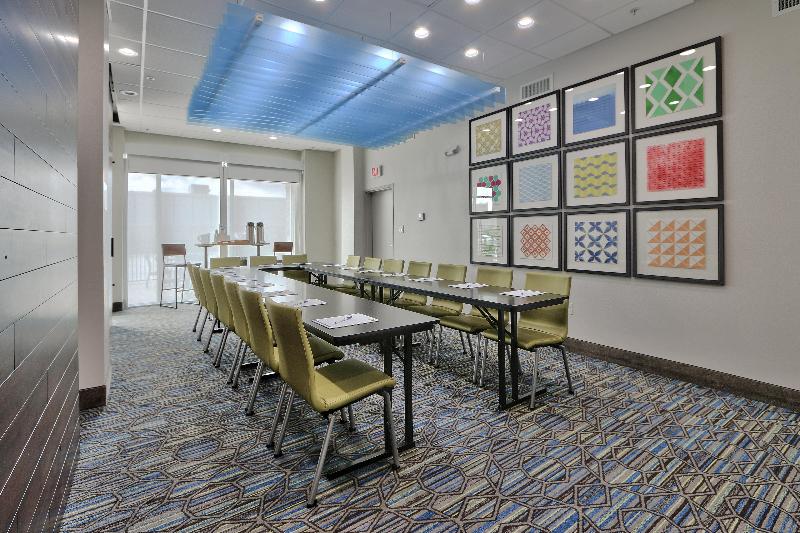 هتل Holiday Inn Express & Suites   Houston East   Beltway 8, An Ihg