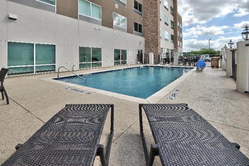 هتل Holiday Inn Express & Suites   Houston East   Beltway 8, An Ihg