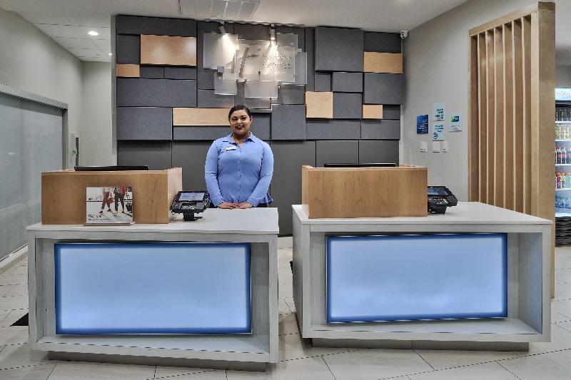 هتل Holiday Inn Express & Suites   Houston East   Beltway 8, An Ihg