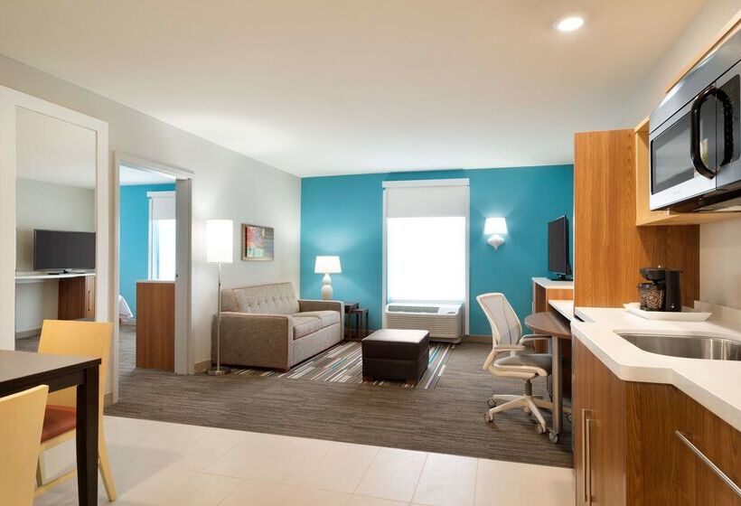 هتل Home2 Suites By Hilton Roanoke