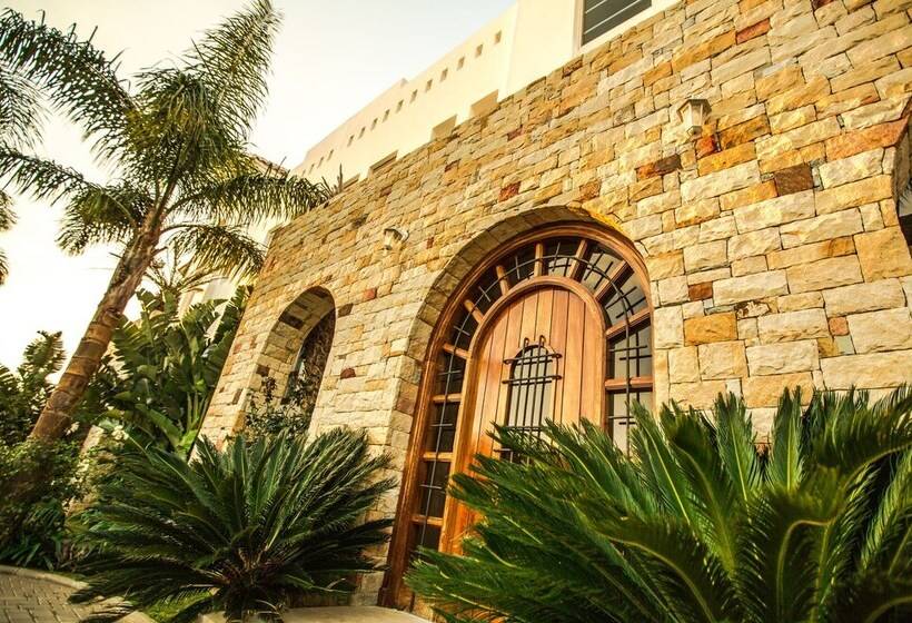 هتل Mnar Castle