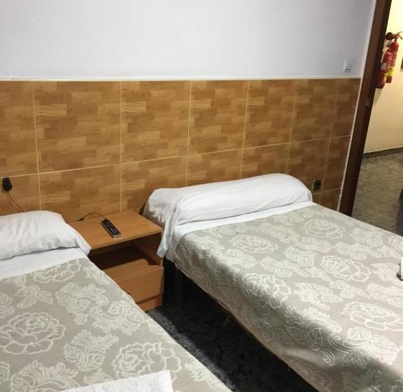 هتل La Ferroviaria  Pensión No Fumadores   Sin Ascensor