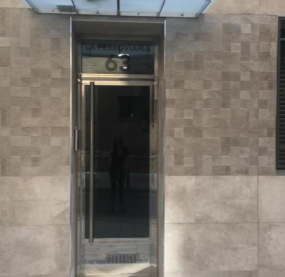 هتل La Ferroviaria  Pensión No Fumadores   Sin Ascensor