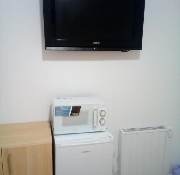 هتل La Ferroviaria  Pensión No Fumadores   Sin Ascensor