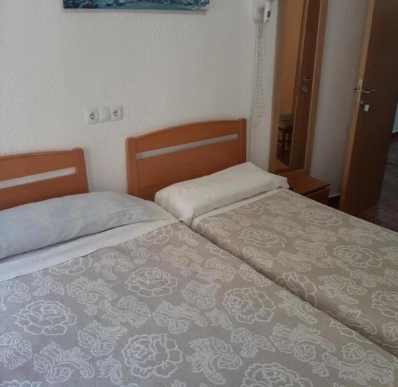 هتل La Ferroviaria  Pensión No Fumadores   Sin Ascensor