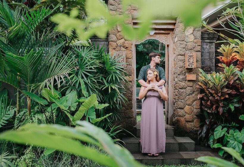 هتل The Alena Resort A Pramana Experience