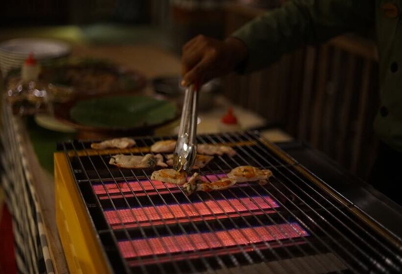 هتل The Alena Resort A Pramana Experience