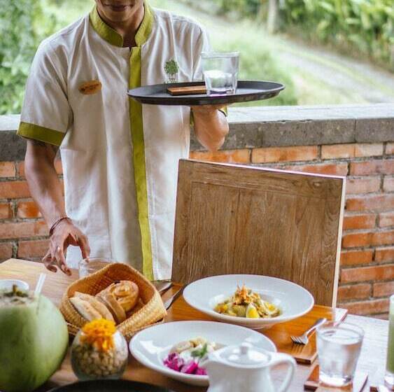 هتل The Alena Resort A Pramana Experience