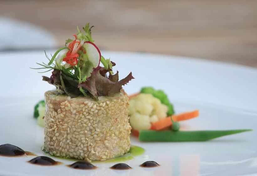 هتل The Alena Resort A Pramana Experience