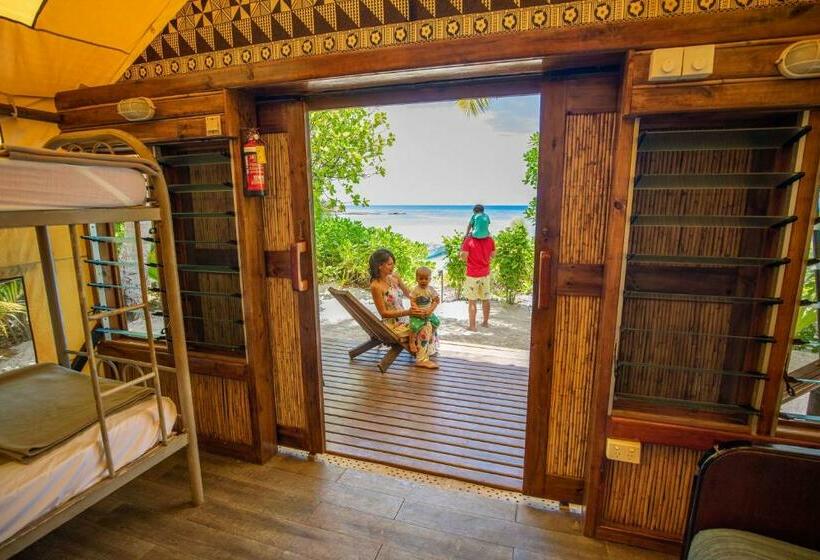 Barefoot Manta Island Resort