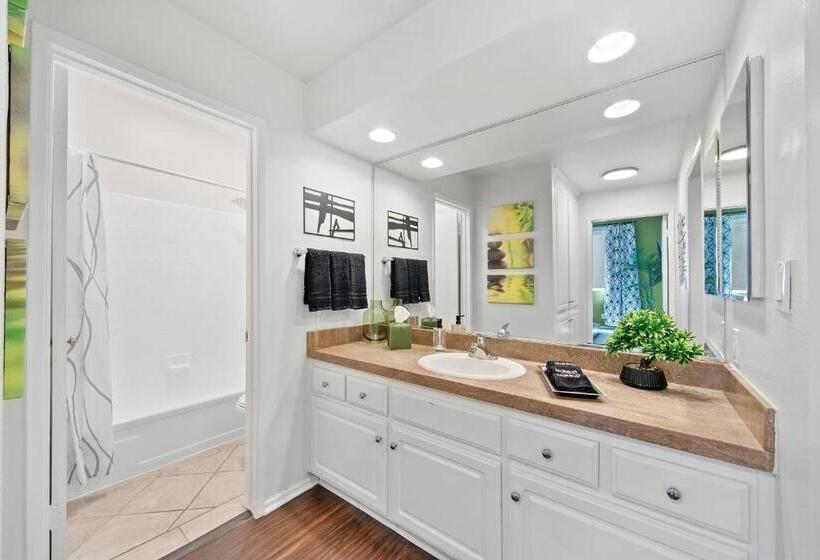 Beverly Hills Gem 1 Br Apt With Parking 218