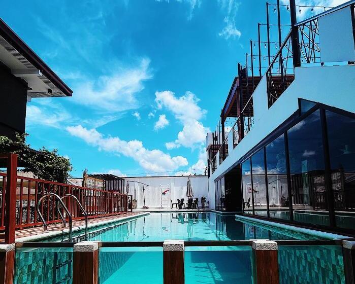 هتل Urban Glamp Resort