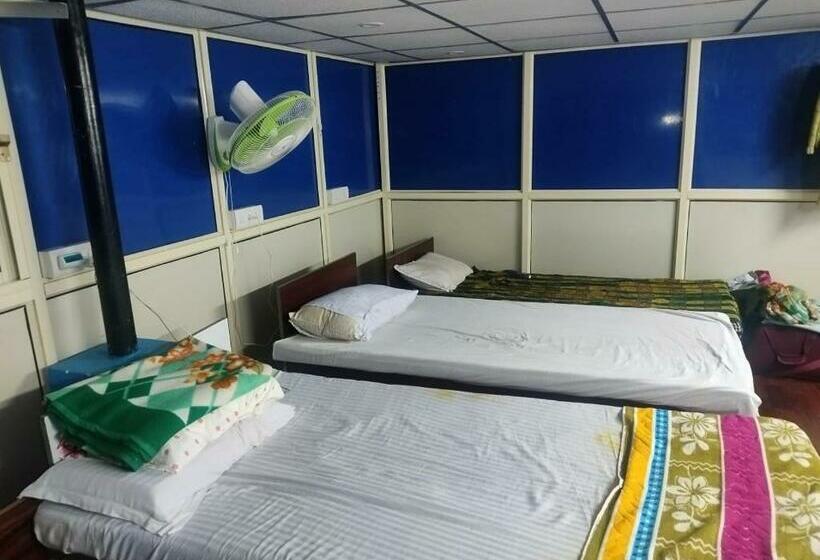 فندق صغير Rajeswari Ac Dormitory For Indian Males Only