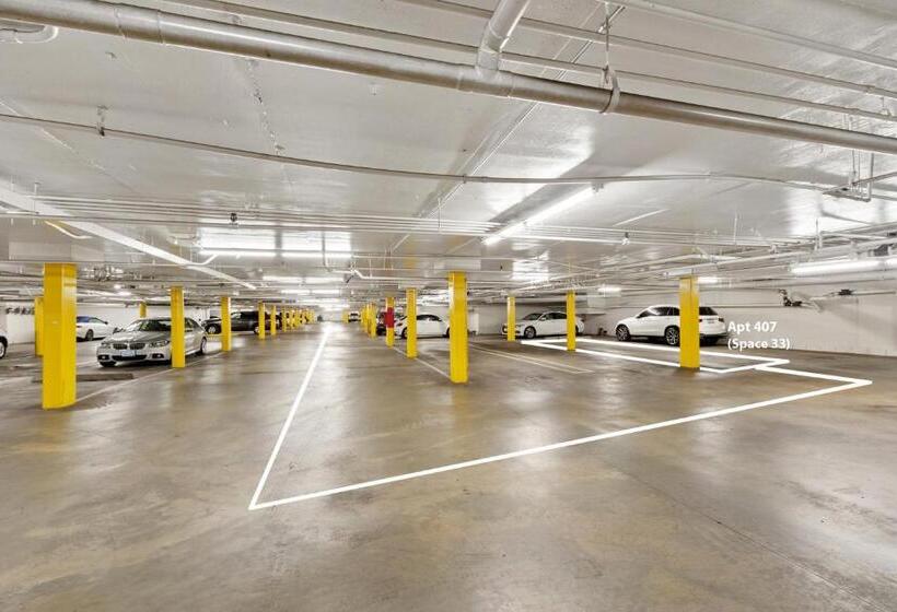 Beverly Hills Penthouse 2 Br Apt With Parking 407